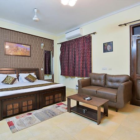 Studio Serviced Apartments Near Fortis Hospital Gurgaon Exteriör bild