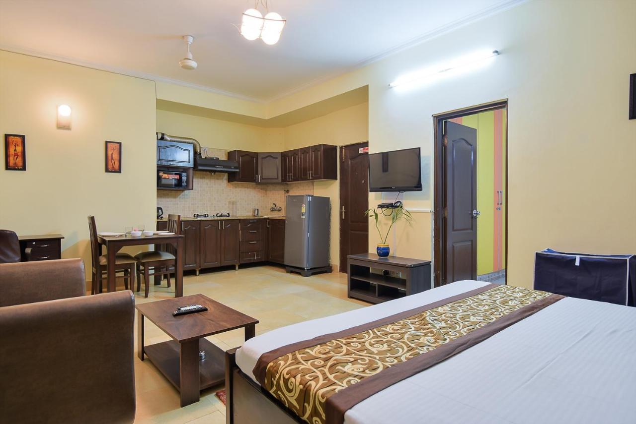 Studio Serviced Apartments Near Fortis Hospital Gurgaon Exteriör bild