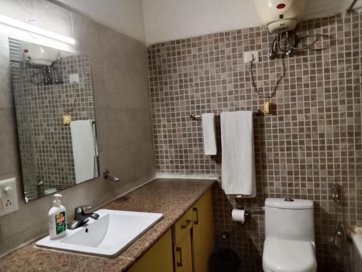 Studio Serviced Apartments Near Fortis Hospital Gurgaon Exteriör bild