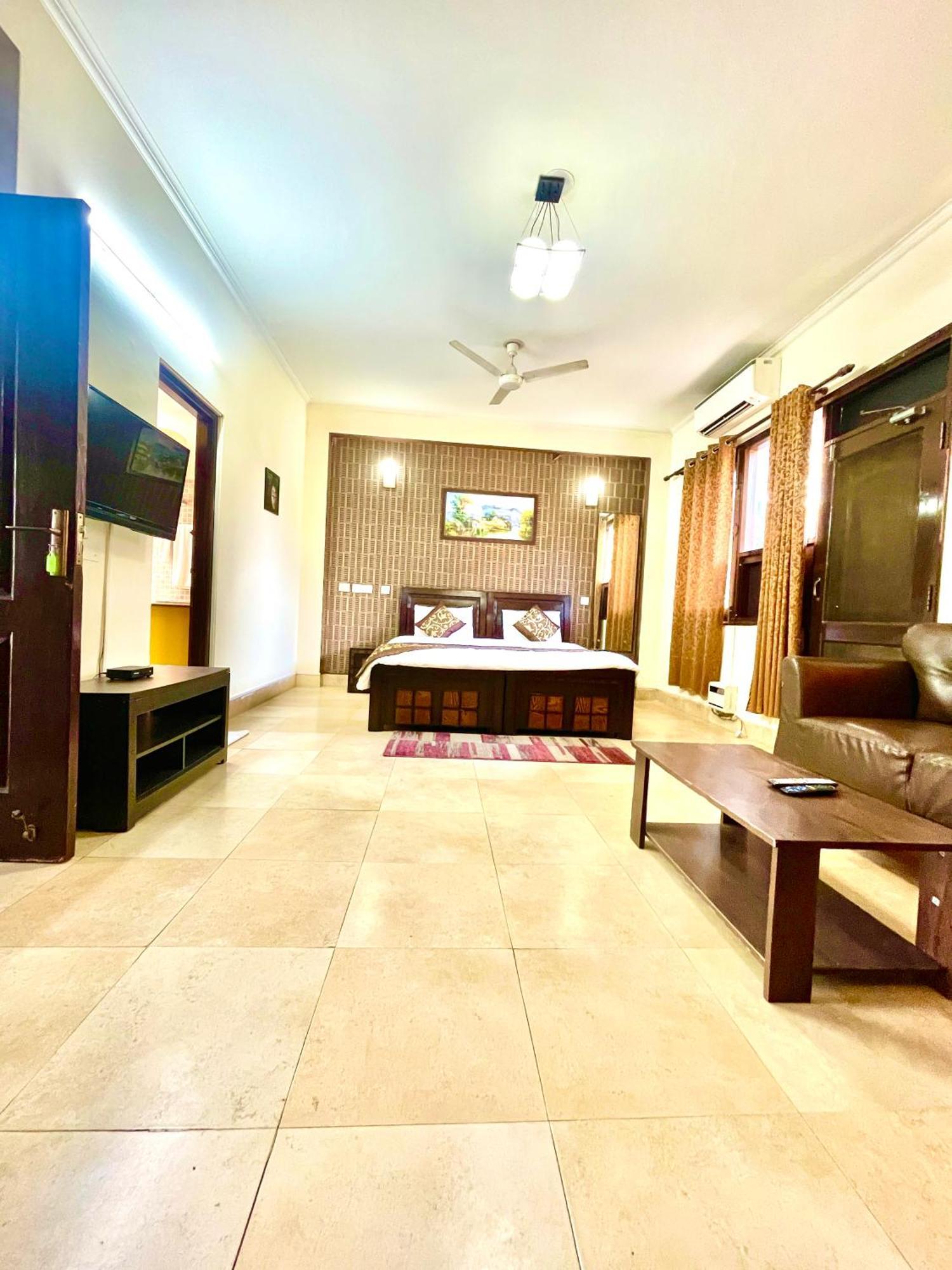 Studio Serviced Apartments Near Fortis Hospital Gurgaon Exteriör bild
